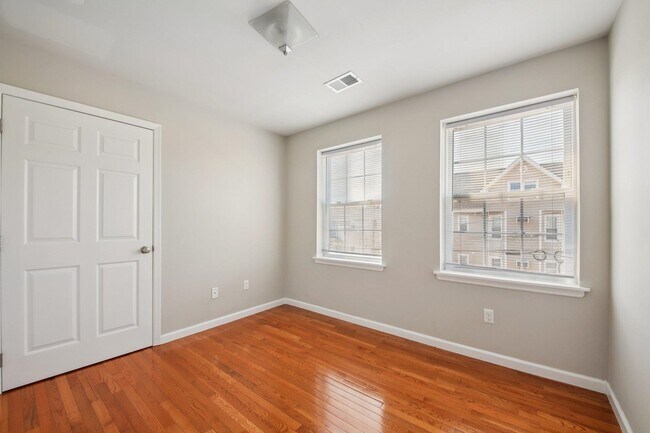 Building Photo - 314 Avenue B