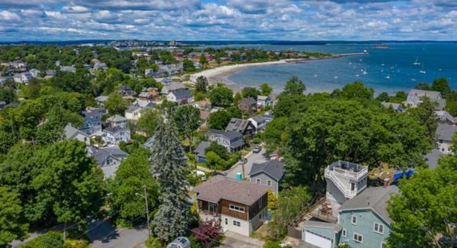 Building Photo - Stunning 4 Bed 2.5 Bath Steps from Willards Beach