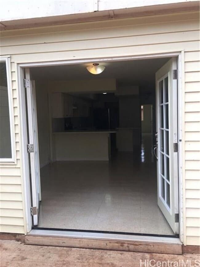 Building Photo - Single Level 4 Bedroom, 2 Full Bath with C...