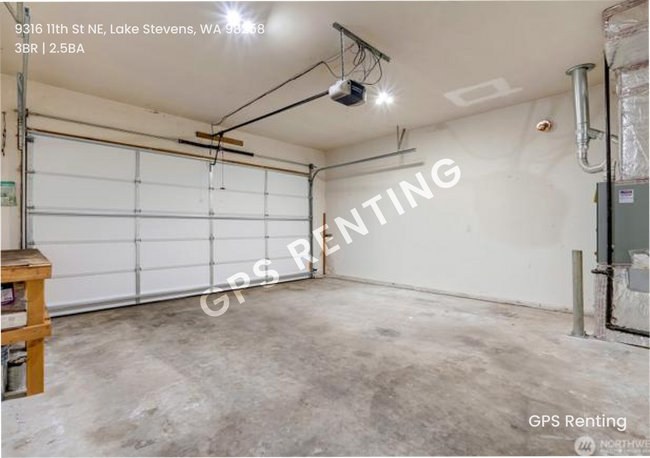 Building Photo - Stylish 3-Bedroom Home in Prime Lake Steve...