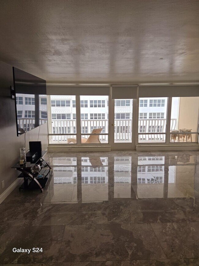 Building Photo - 4020 Galt Ocean Dr