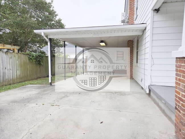 Building Photo - 304 S 17th St