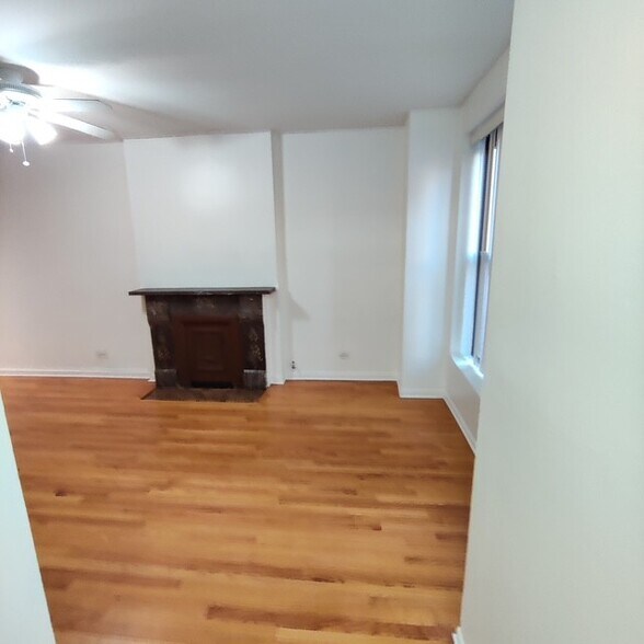 Building Photo - 619 S Loomis St