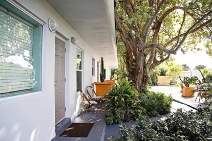 Building Photo - 5403 Pembroke Rd