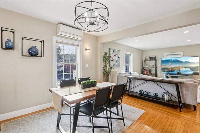 Building Photo - 39 Forest St