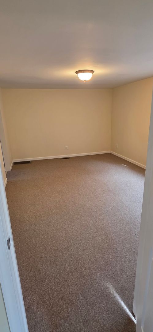 Building Photo - Detached Garage Appt. on  Beautiful Camden Ave.