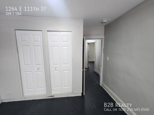 Building Photo - 1264 E 111th St