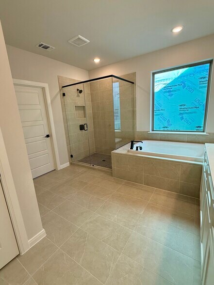 Building Photo - 1502 Roundup Way