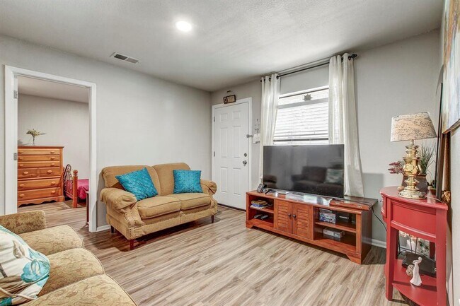 Building Photo - 1624 Aquarena Springs Dr