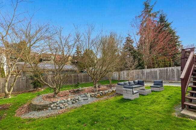 Building Photo - 5924 18th Ave SW