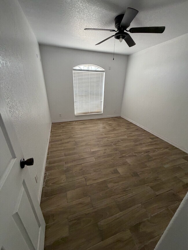 Building Photo - 12741 Bunyan Way