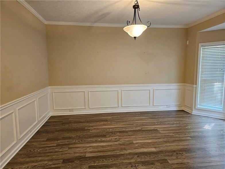 Building Photo - 2350 Kirkstone Dr
