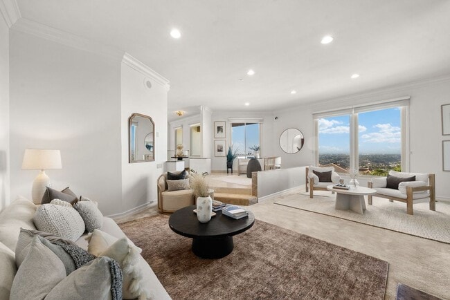 Building Photo - Custom Del Cerro Home with Views