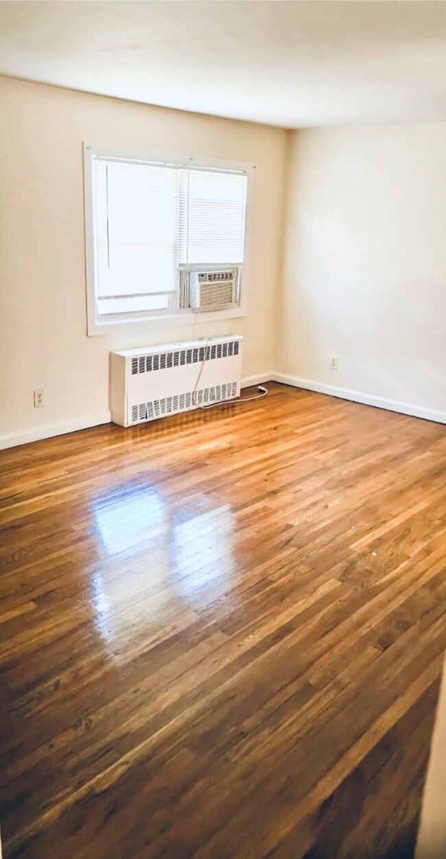 Building Photo - 5 Millers Ln