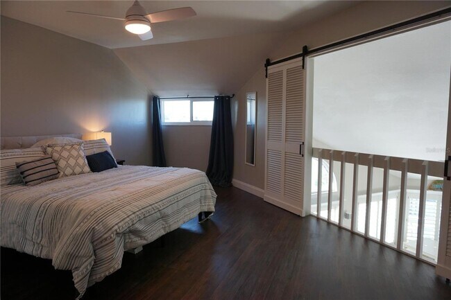 Building Photo - 534 Pinellas Bayway S