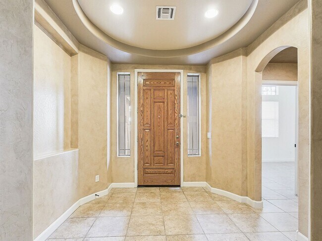 Building Photo - Carefree Hwy/27th Dr Gorgeous 6 Bedrooms/4 Bath 3695 Sq Ft Home