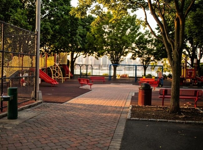 Building Photo - 115 20th St