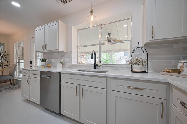 Building Photo - 5615 Haven Point Dr