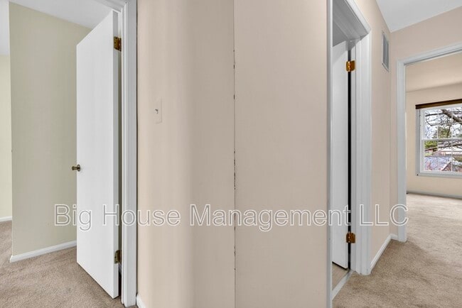 Building Photo - 44 Robin Ridge Ct