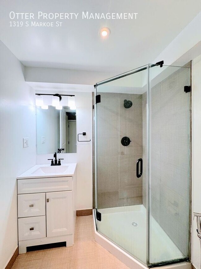 Building Photo - 1319 S Markoe St