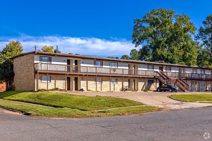 Primary Photo - Egan Apartments