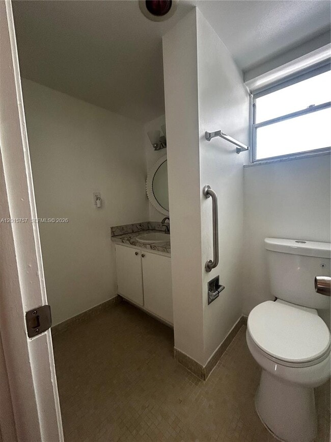 Building Photo - 3849 NE 169th St