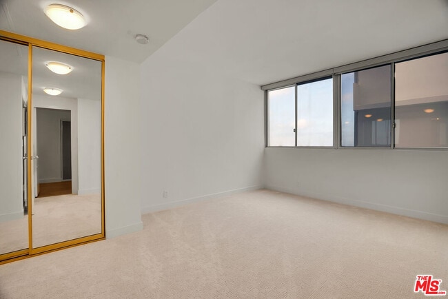 Building Photo - 17352 Sunset Blvd