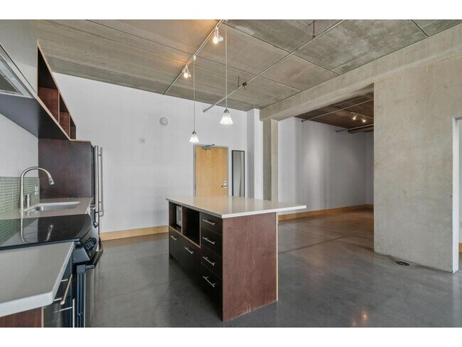 Building Photo - 345 N 6th Ave