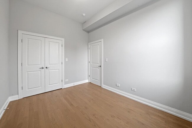 Building Photo - 1946 S Racine Ave