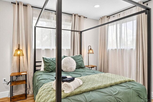 Building Photo - 319 Brentwood Dr