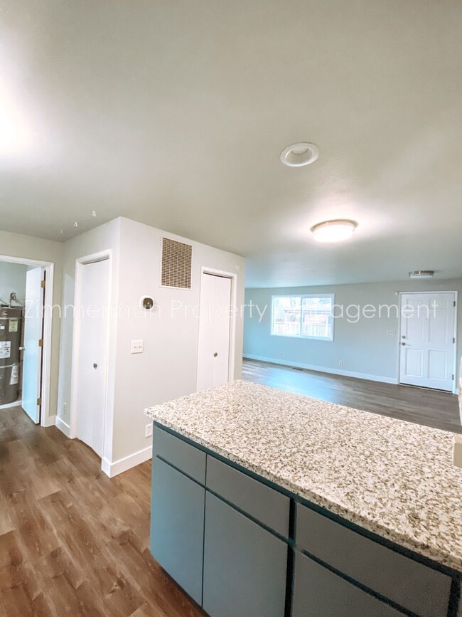 Building Photo - Wonderfully Updated 3-bedroom 1.5-bath Hom...