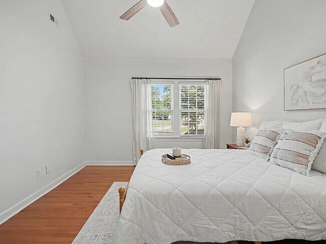 Building Photo - Lease OR Lease to Own