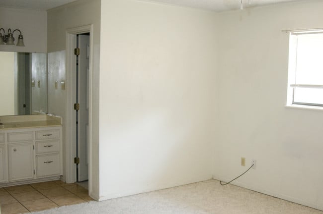 Building Photo - 125 Willow Ln