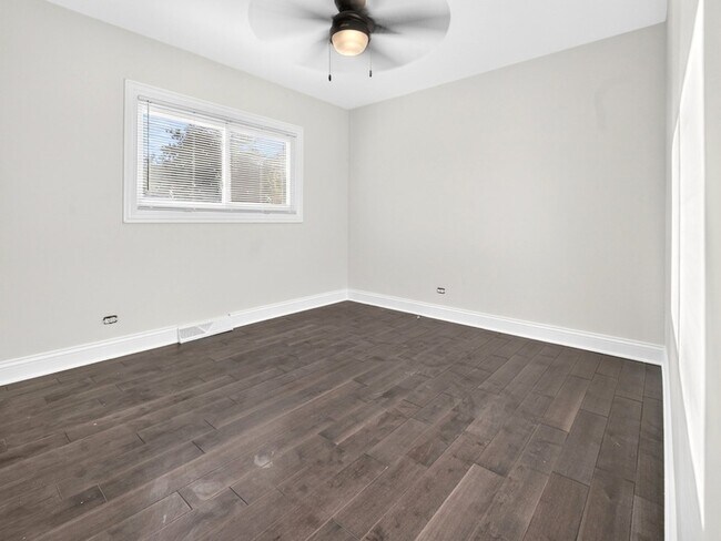 Building Photo - 800 Ridgemoor Dr