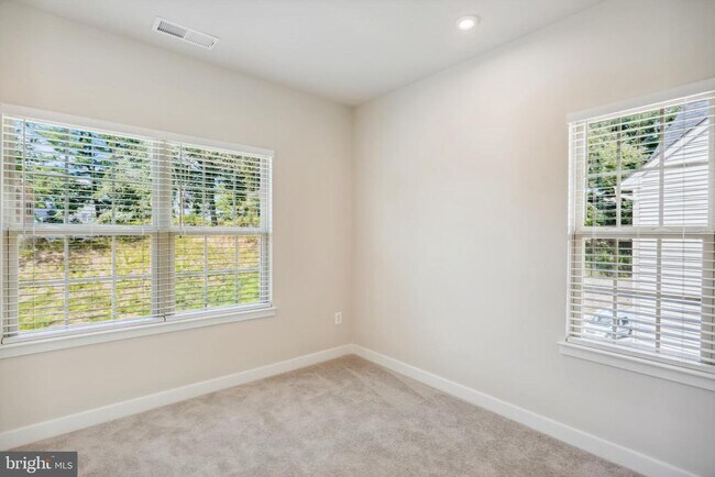 Building Photo - 19753 Grn Vlg Dr