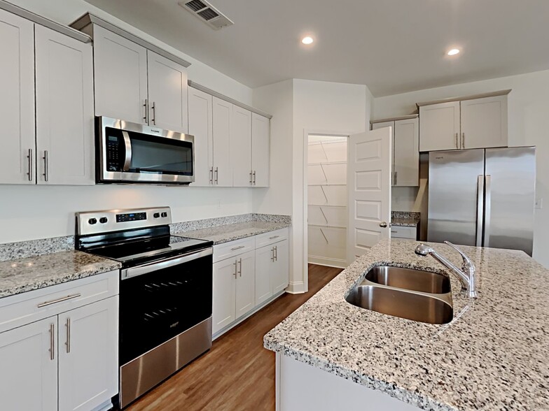 Building Photo - 5242 Tupelo St