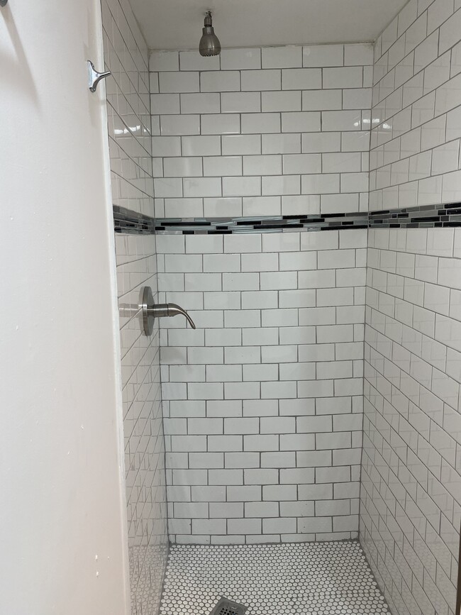 Shower - 1540 Fairview Ave