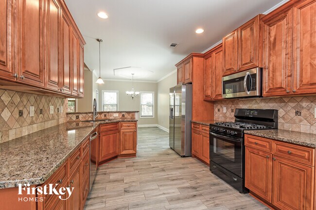 Building Photo - 12 Everest Dr