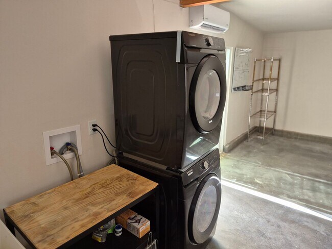 Building Photo - Custom Gem in 29 Palms!
