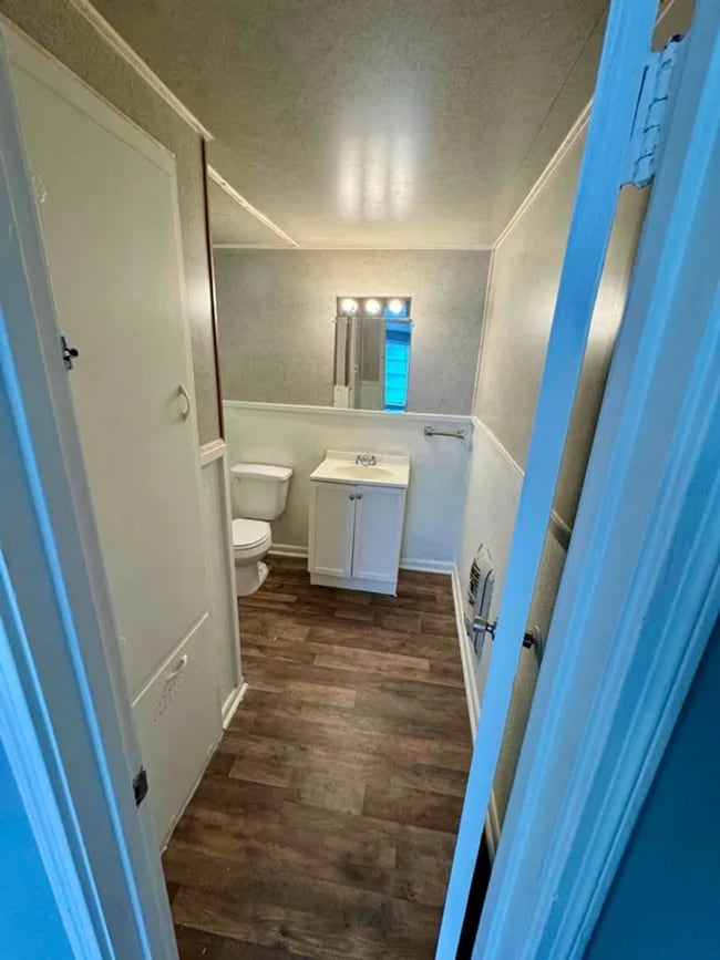 Building Photo - 4265 Woodlawn Ave