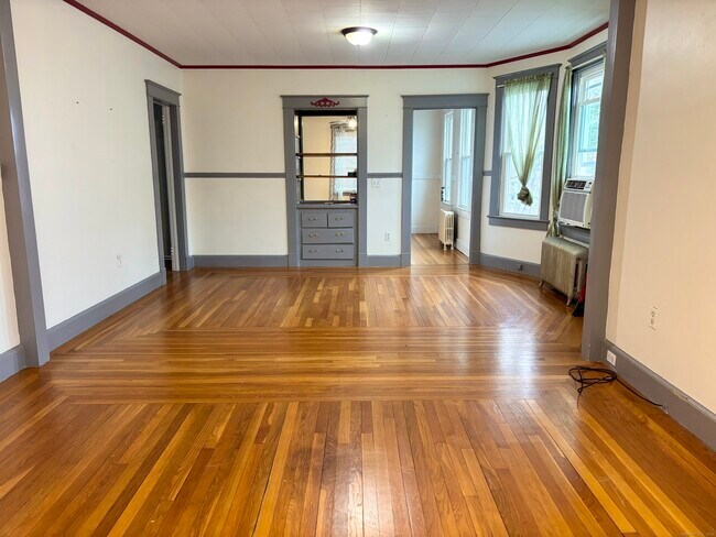 Building Photo - 19 Darrow St