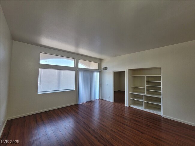 Building Photo - 3125 N Buffalo Dr