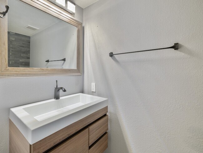 Building Photo - 14911 Wunderlich Dr