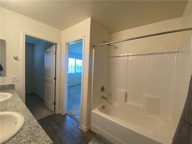 Building Photo - 6882 Magenta Moon St