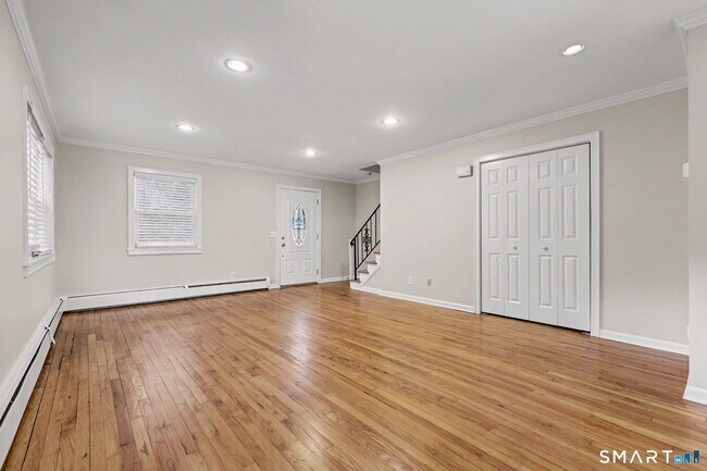 Building Photo - 77 Webb Ave