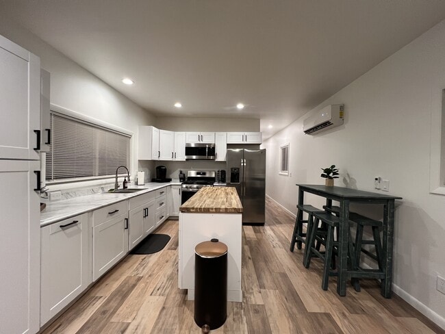 Building Photo - 151 Northside Dr