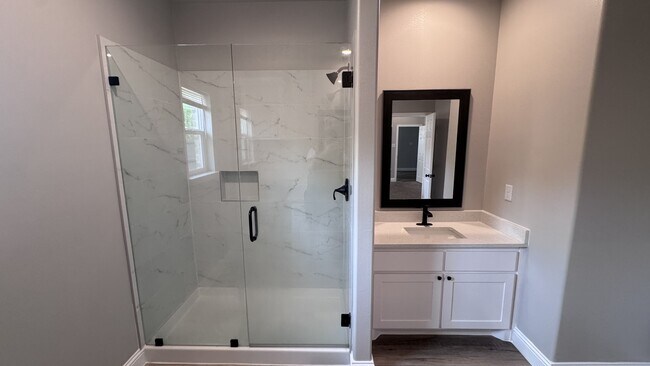 Building Photo - 117 Hessed St