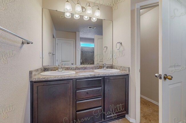 Building Photo - 1038 Desert Sunflower Dr NE