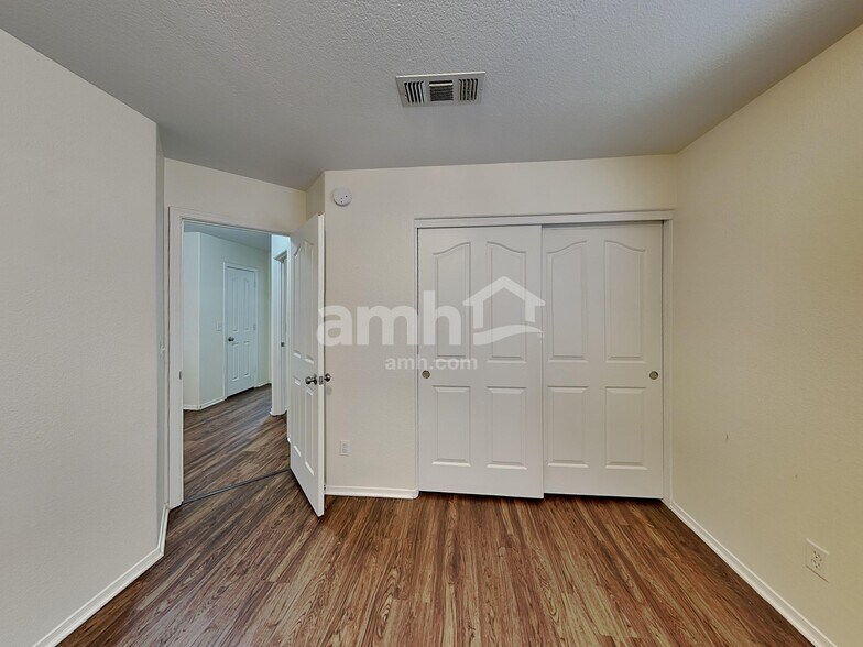 Building Photo - 10453 E Haymarket St