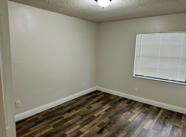 Building Photo - 2713 Kenora Ct